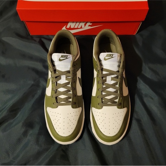 Nike Olive Dunks, Brand new with Box, never worn! Size 9 in Men! - Picture 4 of 5